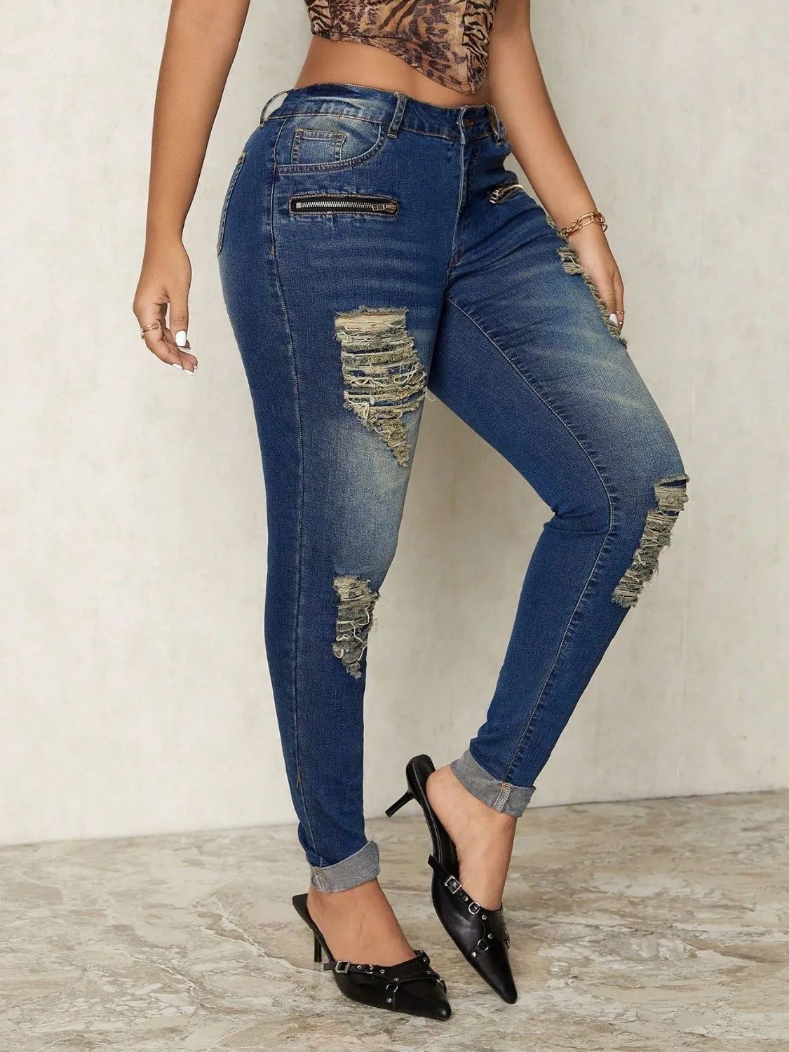 Distressed Skinny Jeans for Trendy Vibes