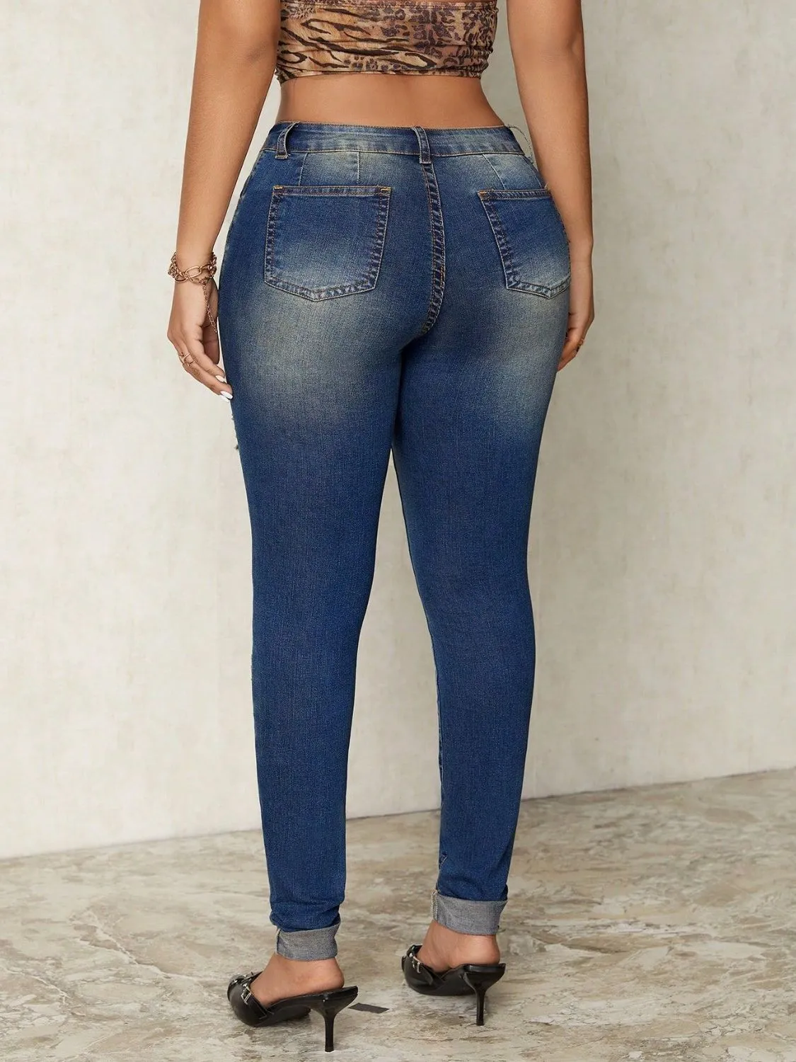 Distressed Skinny Jeans for Trendy Vibes