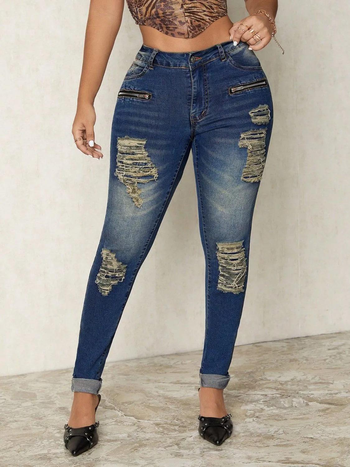 Distressed Skinny Jeans for Trendy Vibes